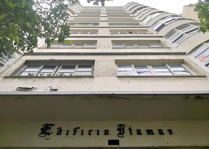 Maravilhoso Loft Em Copacabana A 150 Metros Da Praia Com Um Varandao Em Meio Ao Verde. Rio de Janeiro